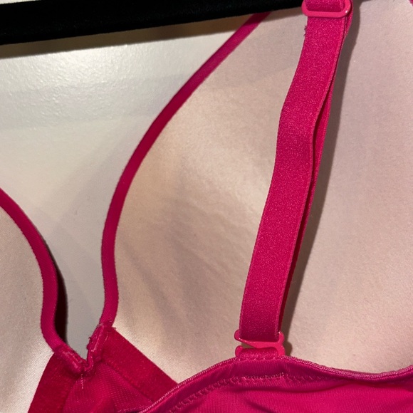 Hot Pink Push-Up Bra – Size 36C – Underwire – Adjustable Straps - Picture 7 of 10